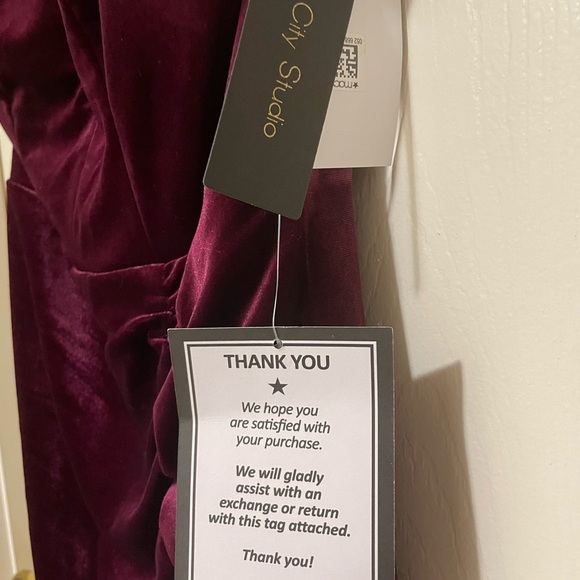 City Studio Off-the-Shoulder V-Neck Velvet Ruched Side Sheath Dress - Picture 5 of 7